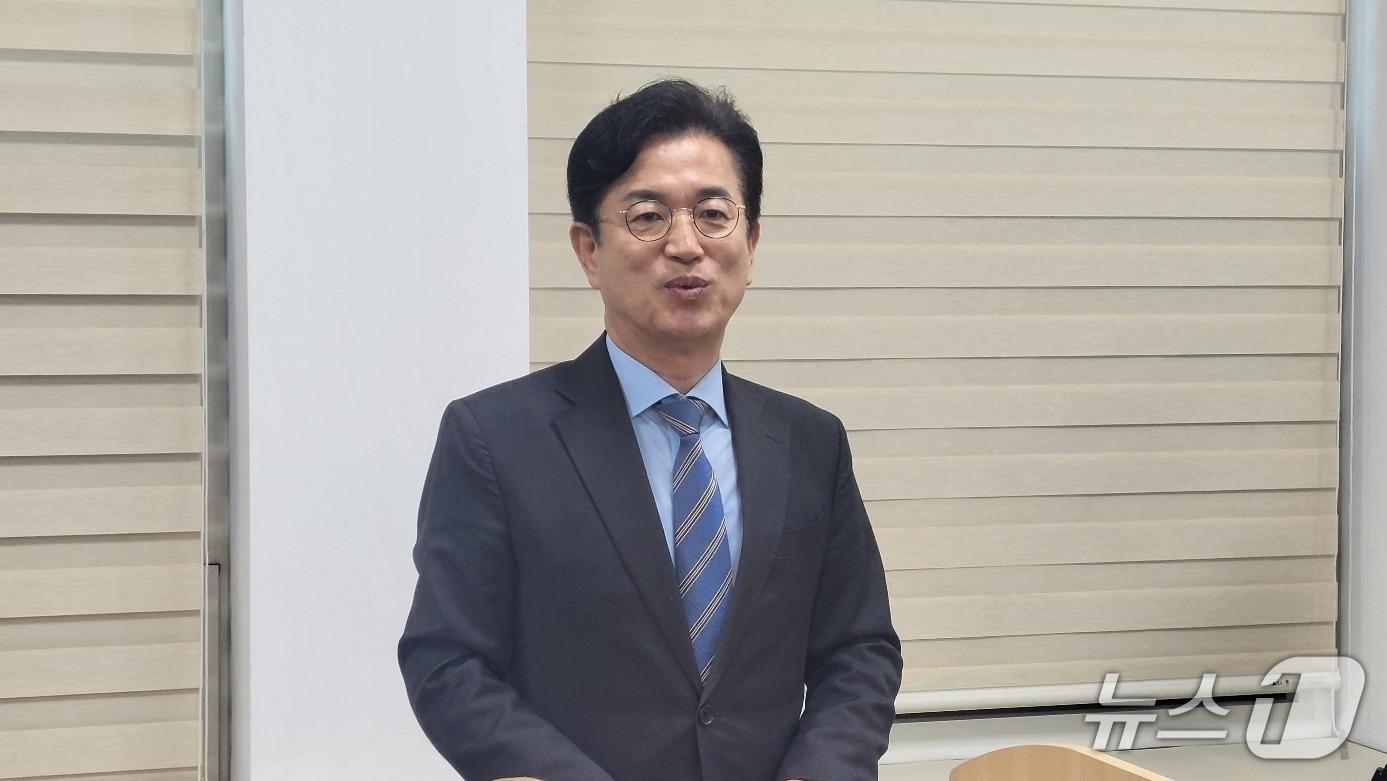 본문 이미지 - 더불어민주당 대전시장 후보 결선투표에 진출한 허태정 후보가 6일 오전 시의회 기자실에서 회견을 하고 있다, (박종명 기자) / 뉴스1
