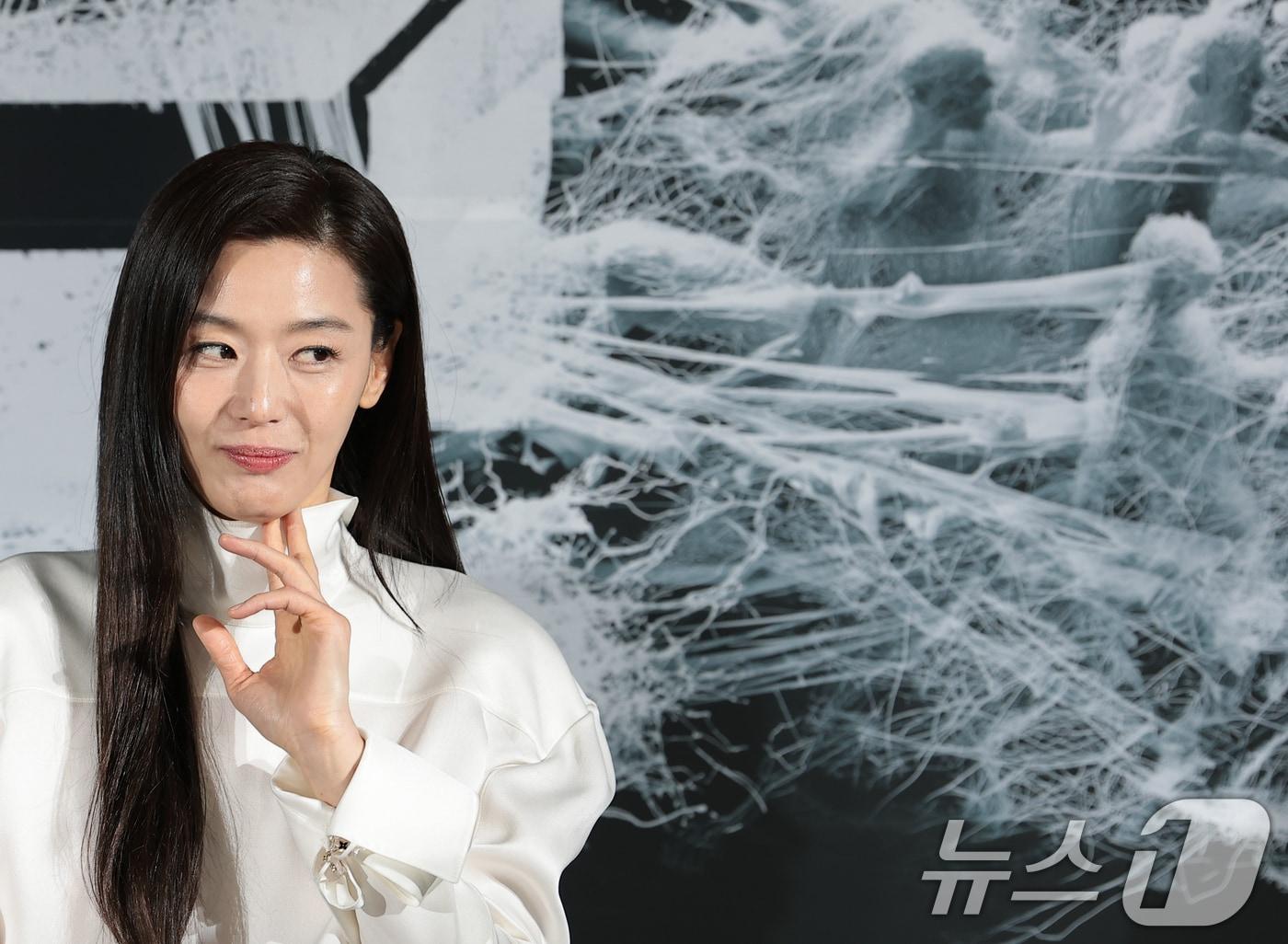 본문 이미지 - 배우 전지현이 11년 만에 영화 '군체'로 돌아왔다. ⓒ 뉴스1 권현진 기자