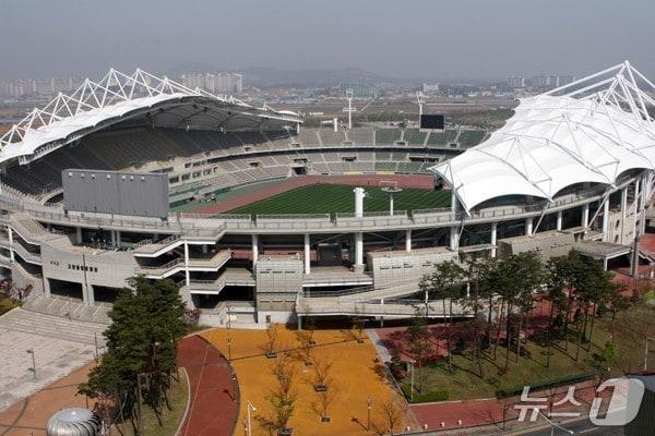 본문 이미지 - 주말 BTS 월드투어 공연이 열릴 고양종합운동장.