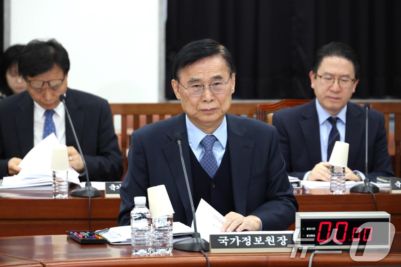 본문 이미지 - 이종석 국정원장이 6일 서울 여의도 국회에서 열린 정보위원회 전체회의에 출석하고 있다. 2026.4.6 ⓒ 뉴스1 국회사진기자단