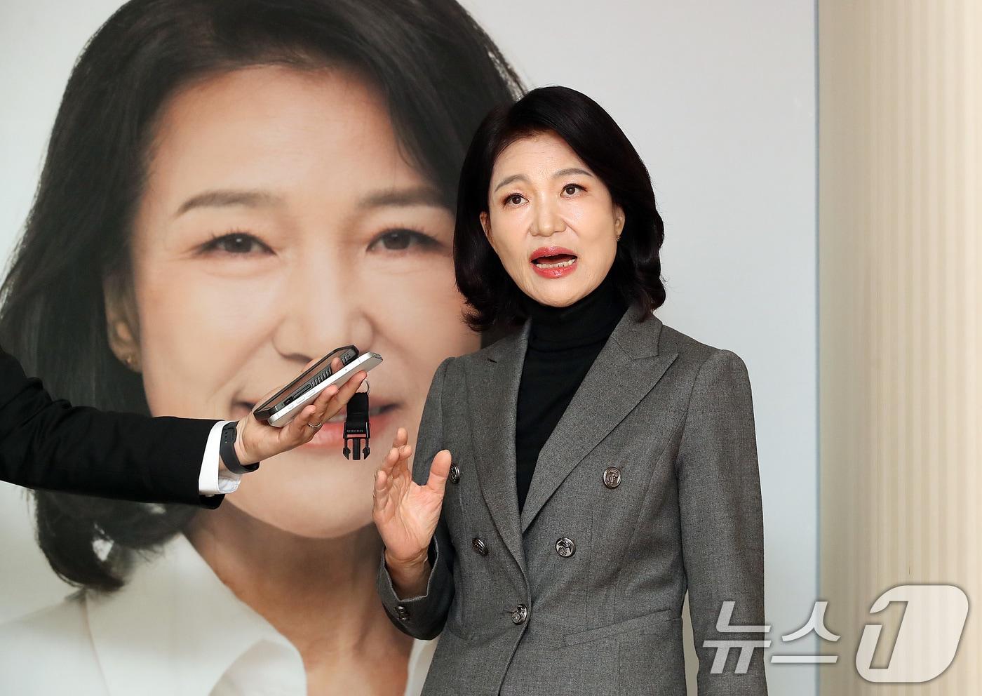 본문 이미지 - 6·3 지방선거 대구시장 출마를 선언한 이진숙 전 방통위원장이 6일 대구 중구 선거사무소에서 공천 배제(컷오프) 등 자신의 입장을 밝히고 있다. 2026.4.6 ⓒ 뉴스1 공정식 기자