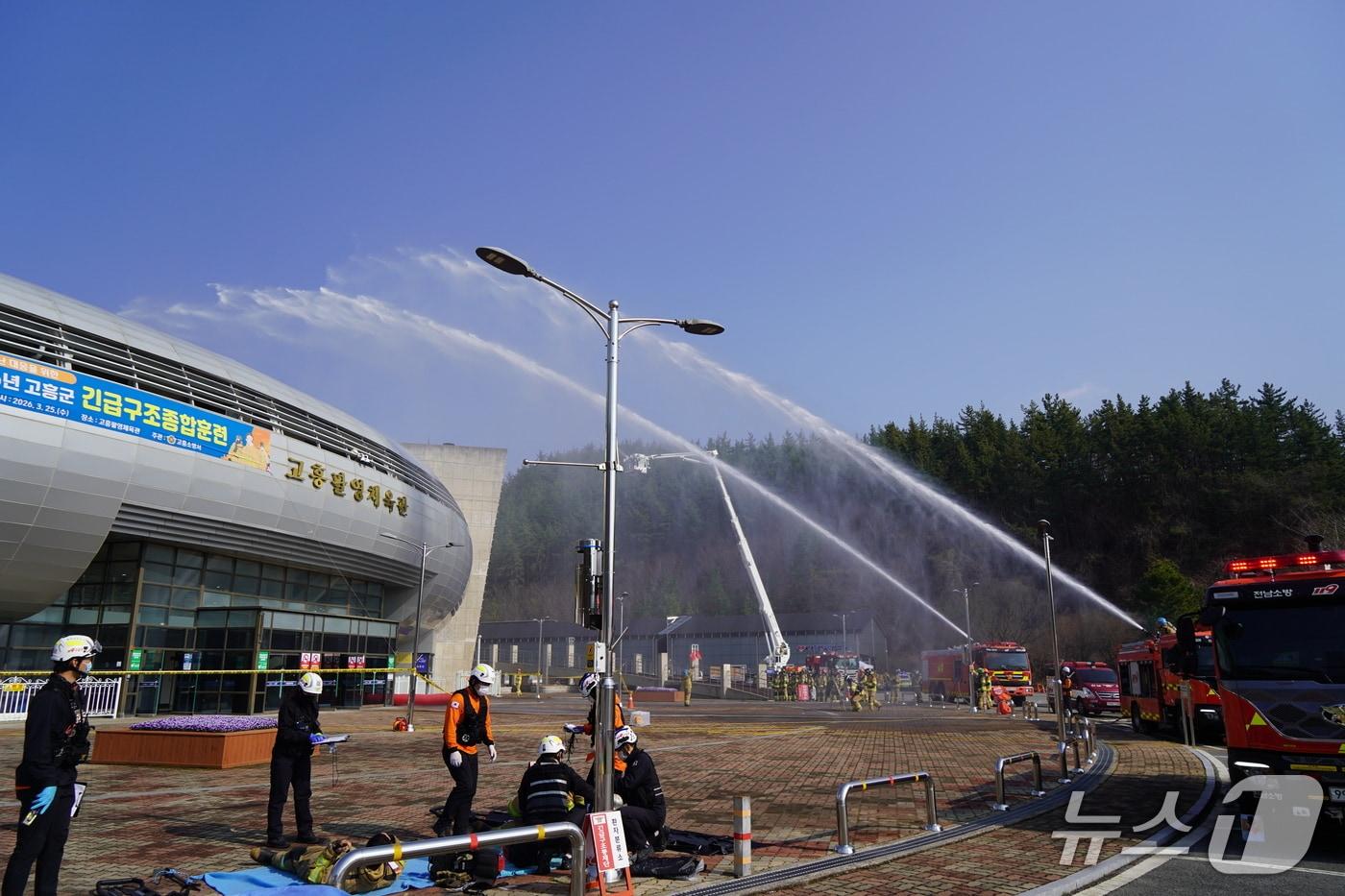 본문 이미지 - 전남소방본부의 사전 예고 없는 실전형 긴급구조훈련의 모습.(전남소방본부 제공. 재판매 및 DB 금지)