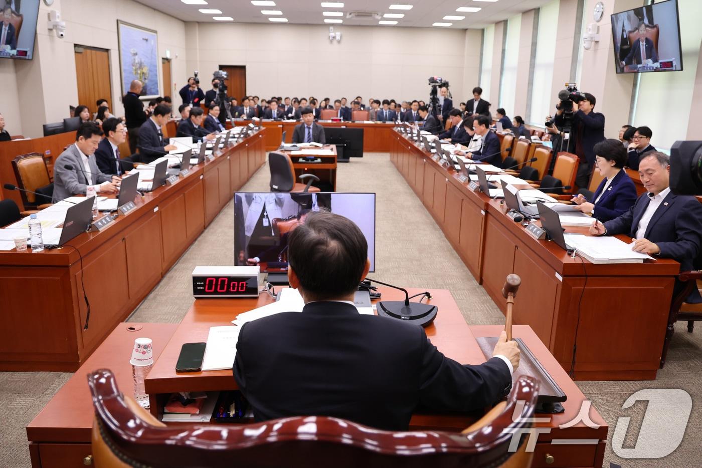 본문 이미지 - 산업통상자원중소벤처기업위원회 전체회의 현장. 2026.4.6 ⓒ 뉴스1 신웅수 기자