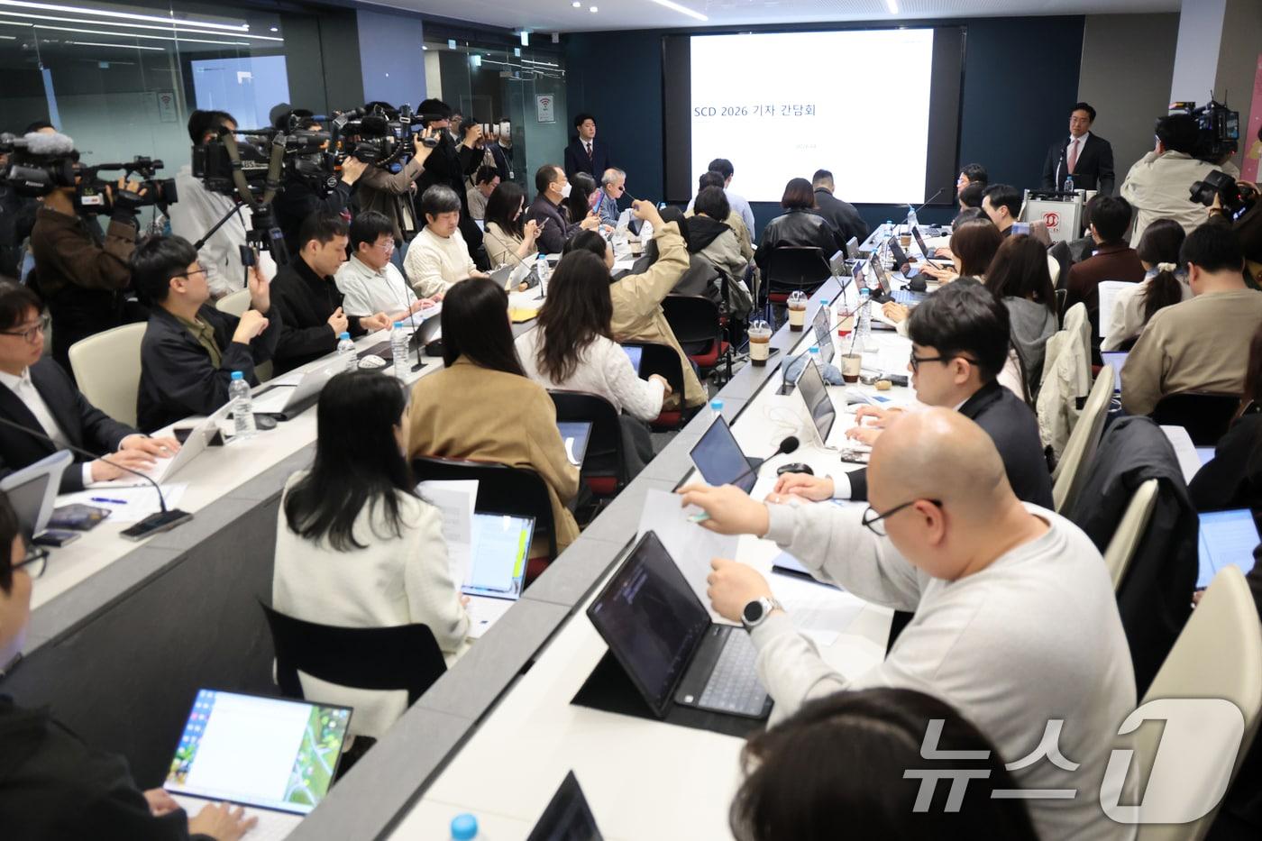 본문 이미지 - 전인석 삼천당제약 대표가 6일 오후 서울 서초구 삼천당제약 본사에서 열린 기자간담회에서 인사말을 하고 있다. 2026.4.6 ⓒ 뉴스1 황기선 기자