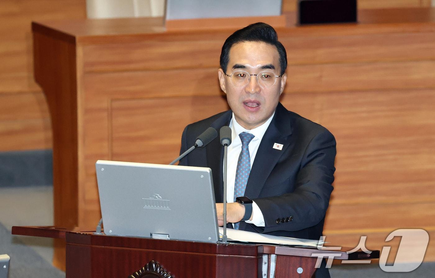 본문 이미지 - 박홍근 기획예산처 장관이 6일 서울 여의도 국회에서 열린 제434회국회(임시회) 제2차 본회의 경제분야 대정부질문에서 오기형 더불어민주당 의원의 질의에 답변하고 있다. 2026.4.6 ⓒ 뉴스1 이승배 기자