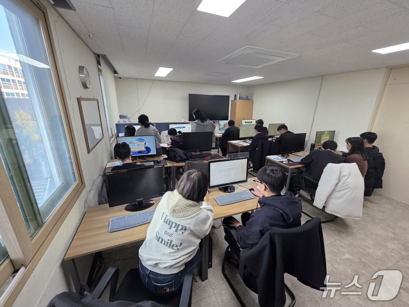 본문 이미지 - 2025 장애인 정보화 교육.(서울시 제공)