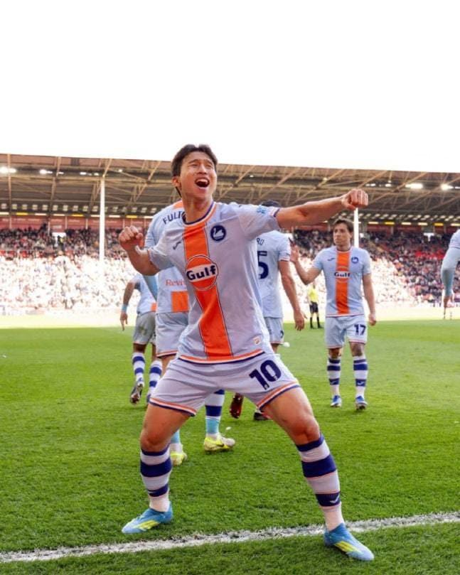 본문 이미지 - 엄지성.(스완지시티 SNS 캡처)