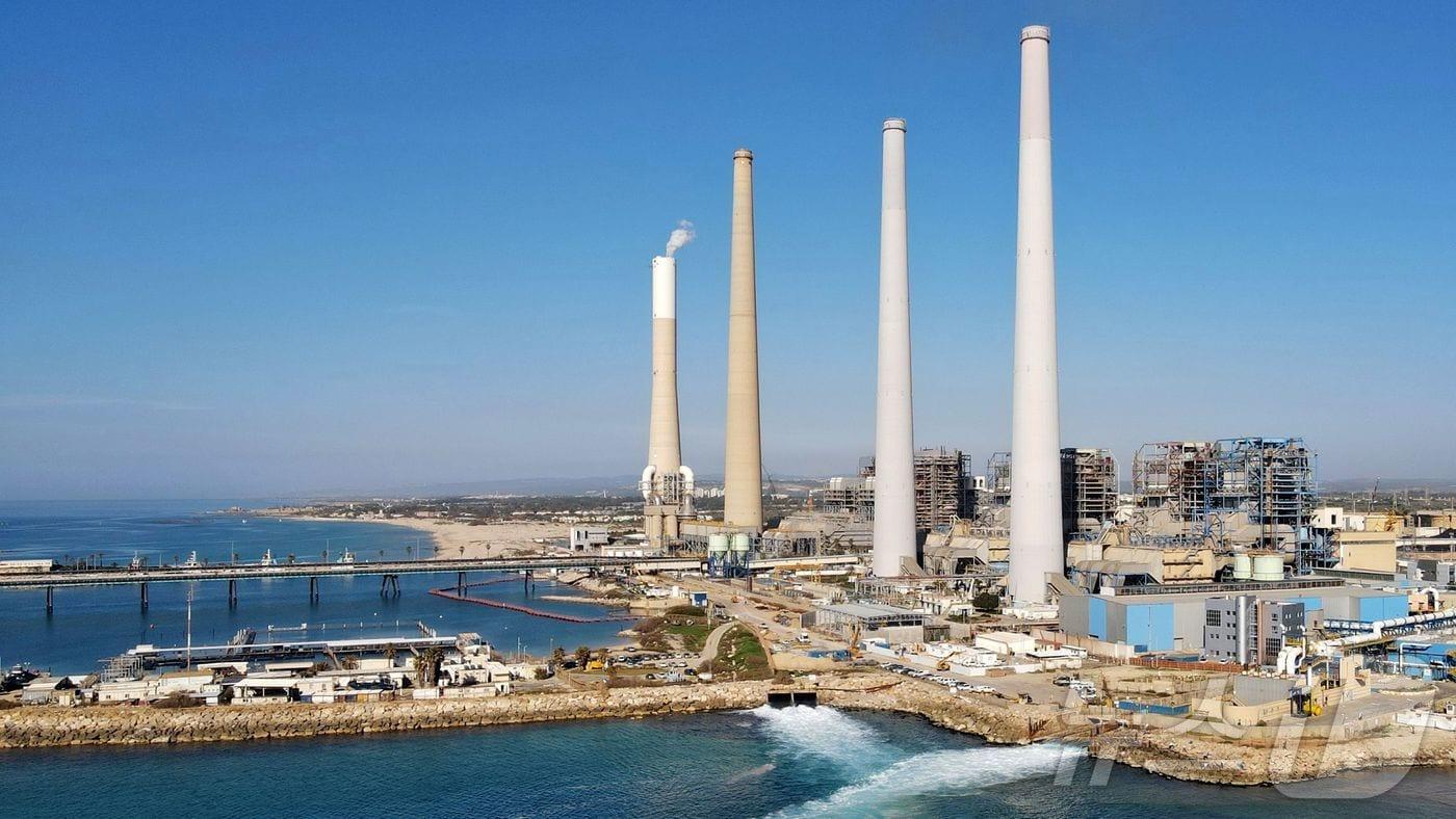 본문 이미지 - 이스라엘 북부 하데라에 있는 이스라엘 최대 규모의 오롯 라빈 발전소 <자료사진> ⓒ AFP=뉴스1