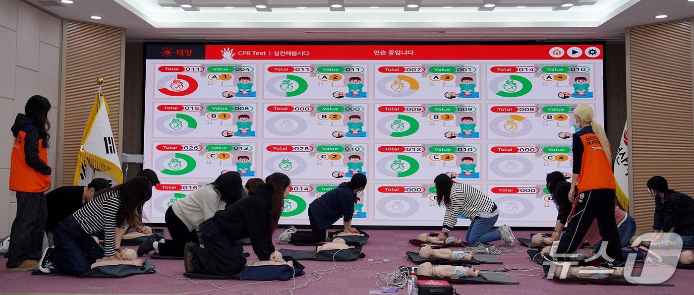 본문 이미지 - 6일 시청 대회의실에서 열린 어린이 이용 시설 종사자 안전교육 모습.(서산시 제공. 재판매 및 DB금지)2026.4.7/뉴스1