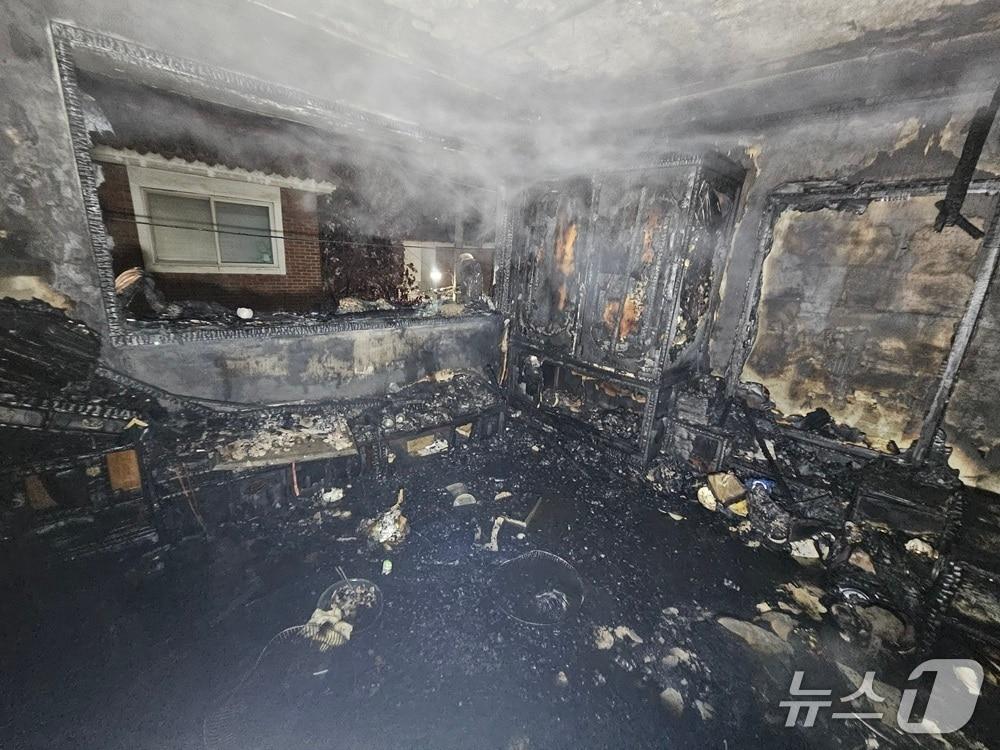 본문 이미지 - 화재 현장 (경기 부천소방서 제공.재판매 및 DB금지)