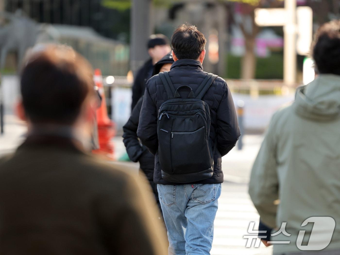 본문 이미지 - 길 걷는 시민들.(뉴스1 DB)