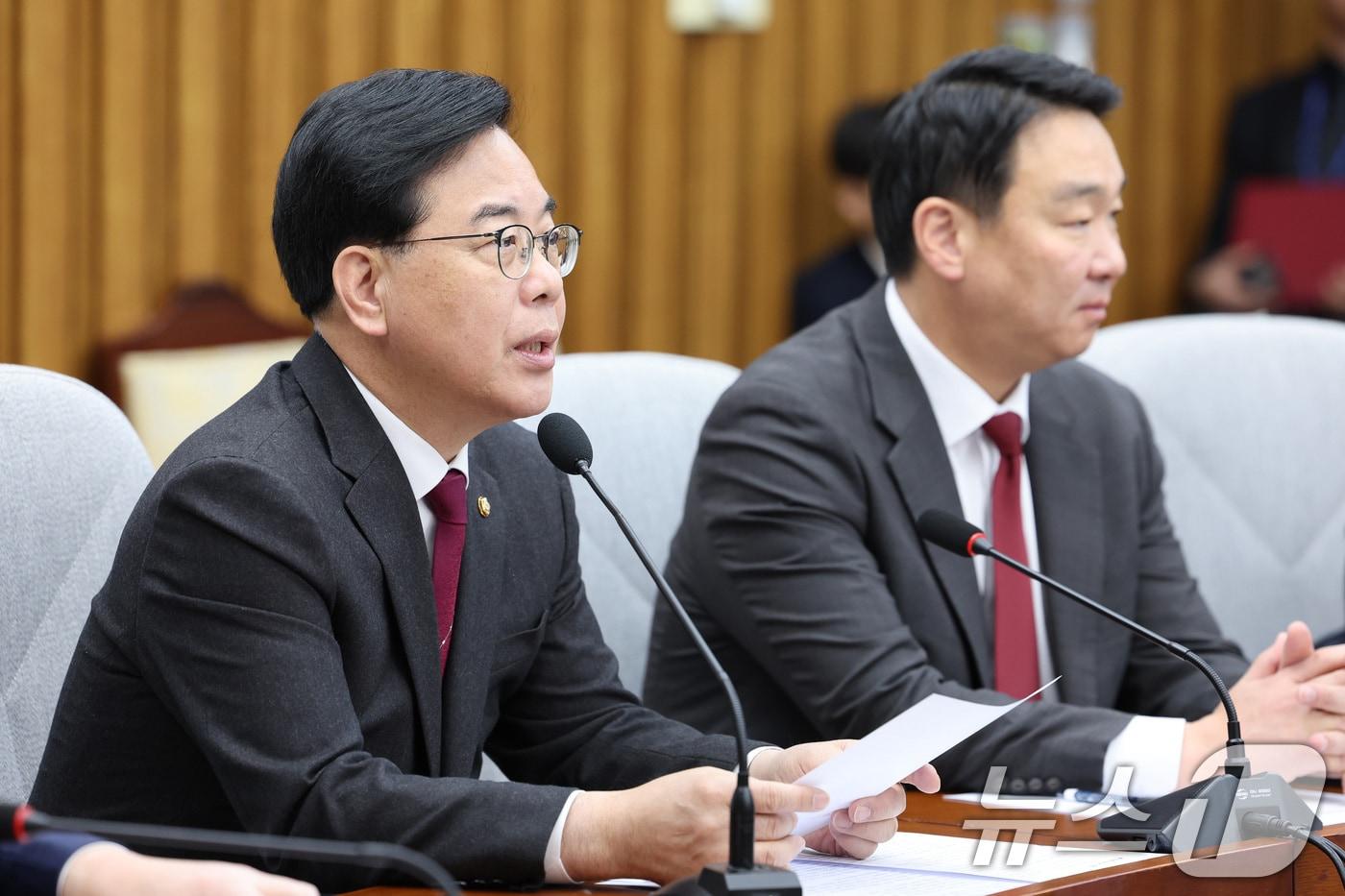 본문 이미지 - 송언석 국민의힘 원내대표가 7일 서울 여의도 국회에서 열린 원내대책회의에서 발언하고 있다. 2026.4.7 ⓒ 뉴스1 신웅수 기자