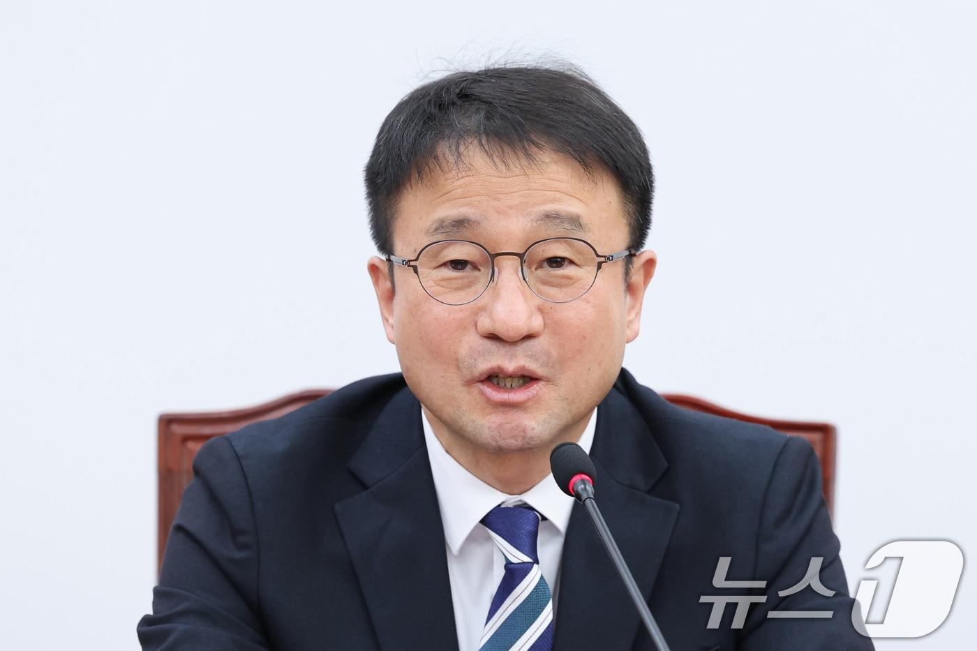 본문 이미지 - 한병도 더불어민주당 원내대표가 7일 서울 여의도 국회에서 열린 원내대책회의에서 발언하고 있다. 2026.4.7 ⓒ 뉴스1 신웅수 기자