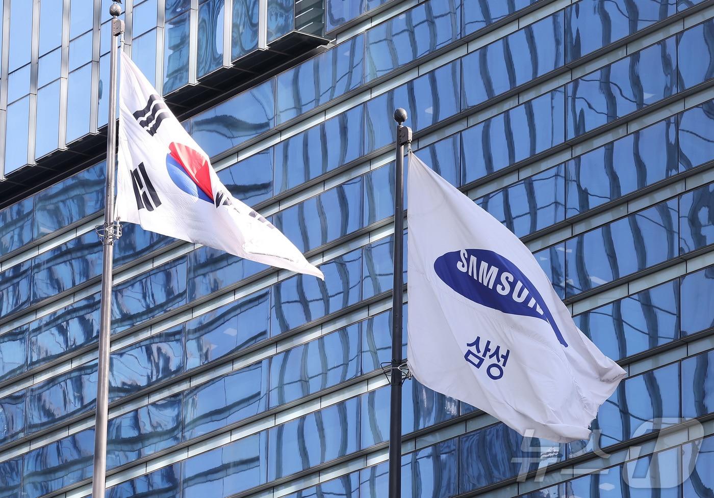 본문 이미지 - 삼성전자가 올해 1분기 잠정 실적으로 매출액 133조원, 영업이익 57조 2000억원을 기록했다고 7일 밝혔다. 사진은 이날 오전 서울 서초구 삼성전자 사옥. 2026.4.7 ⓒ 뉴스1 김성진 기자