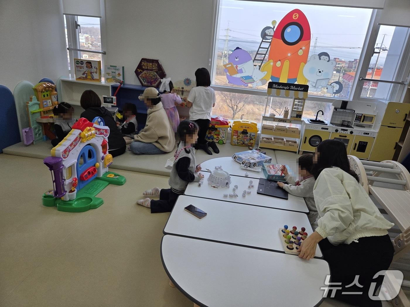 본문 이미지 - 논산시 공동육아나눔터 운영장면 (논산시 제공.재판매 및 DB금지)/뉴스1