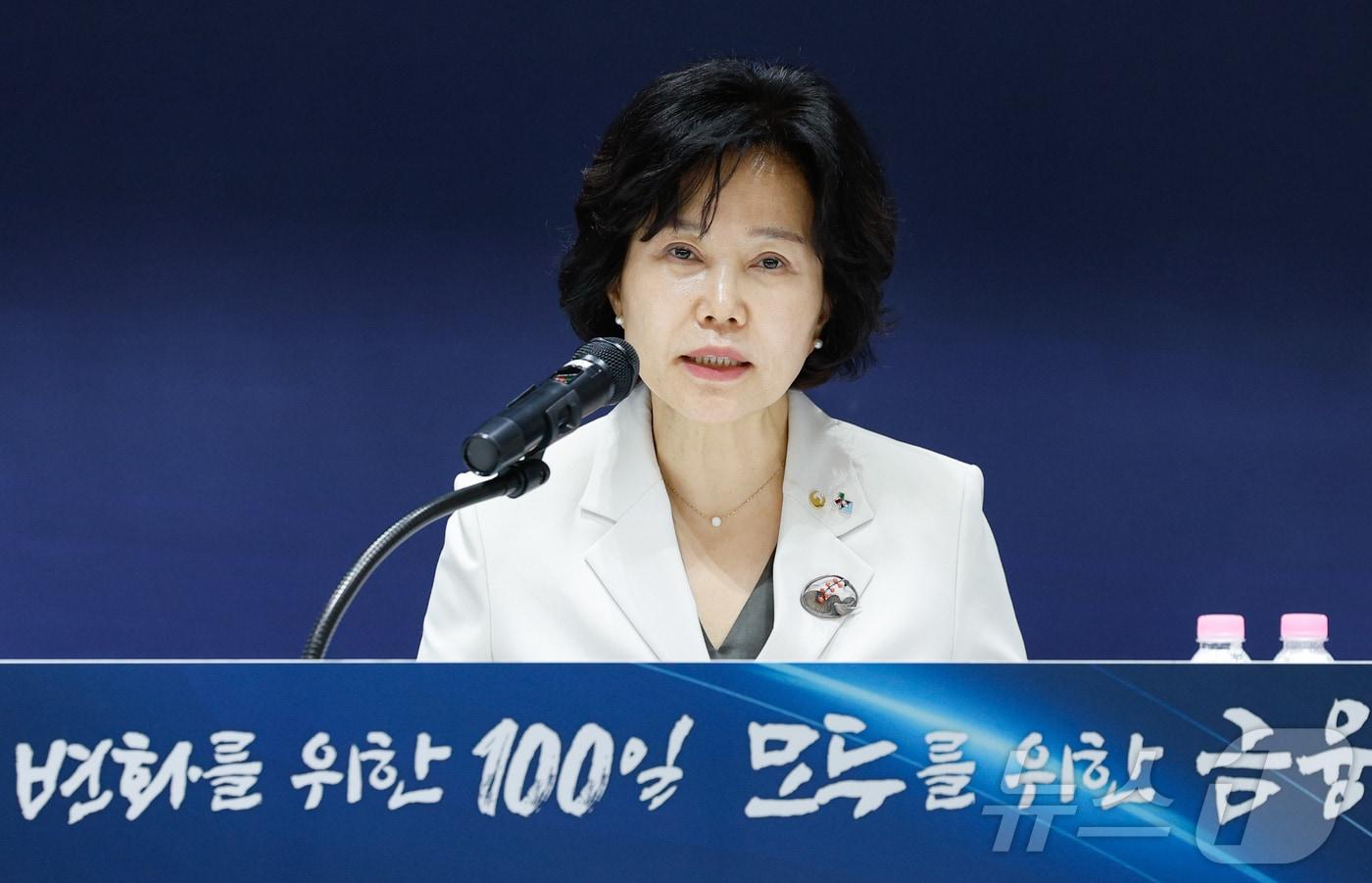 본문 이미지 - 김은경 서민금융진흥원장 겸 신용회복위원장이 7일 오전 서울 중구 서민금융진흥원에서 열린 취임 100일 기념 기자간담회에 참석해 소회를 밝히고 있다. 2026.4.7 ⓒ 뉴스1 안은나 기자