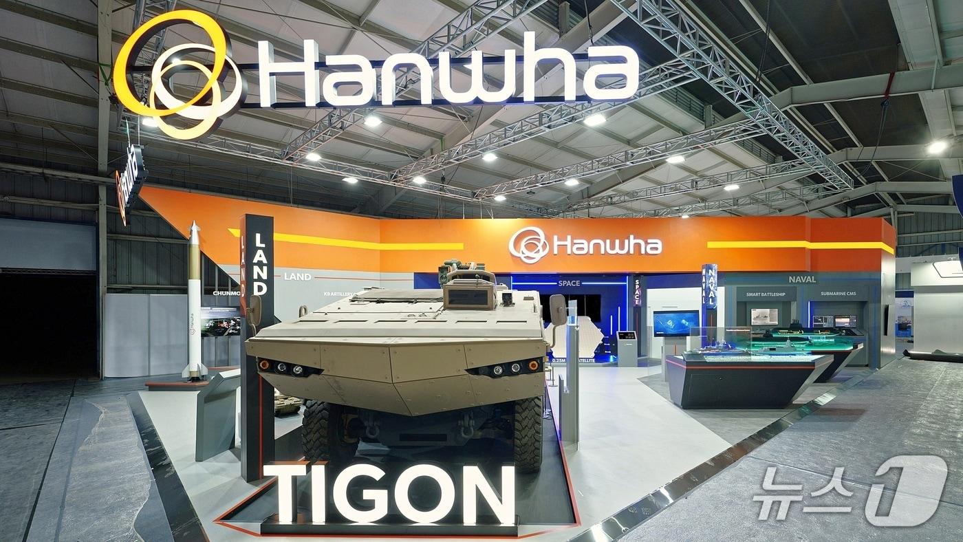 본문 이미지 - 칠레 'FIDAE 2026' 한화 통합부스 전경(한화에어로스페이스 제공)