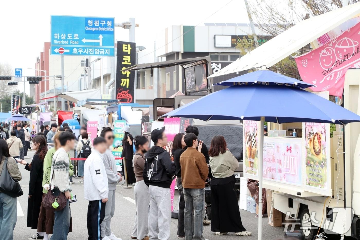 본문 이미지 - 청주예술제 푸드트럭존.(청주시 제공. 재판매 및 DB금지)
