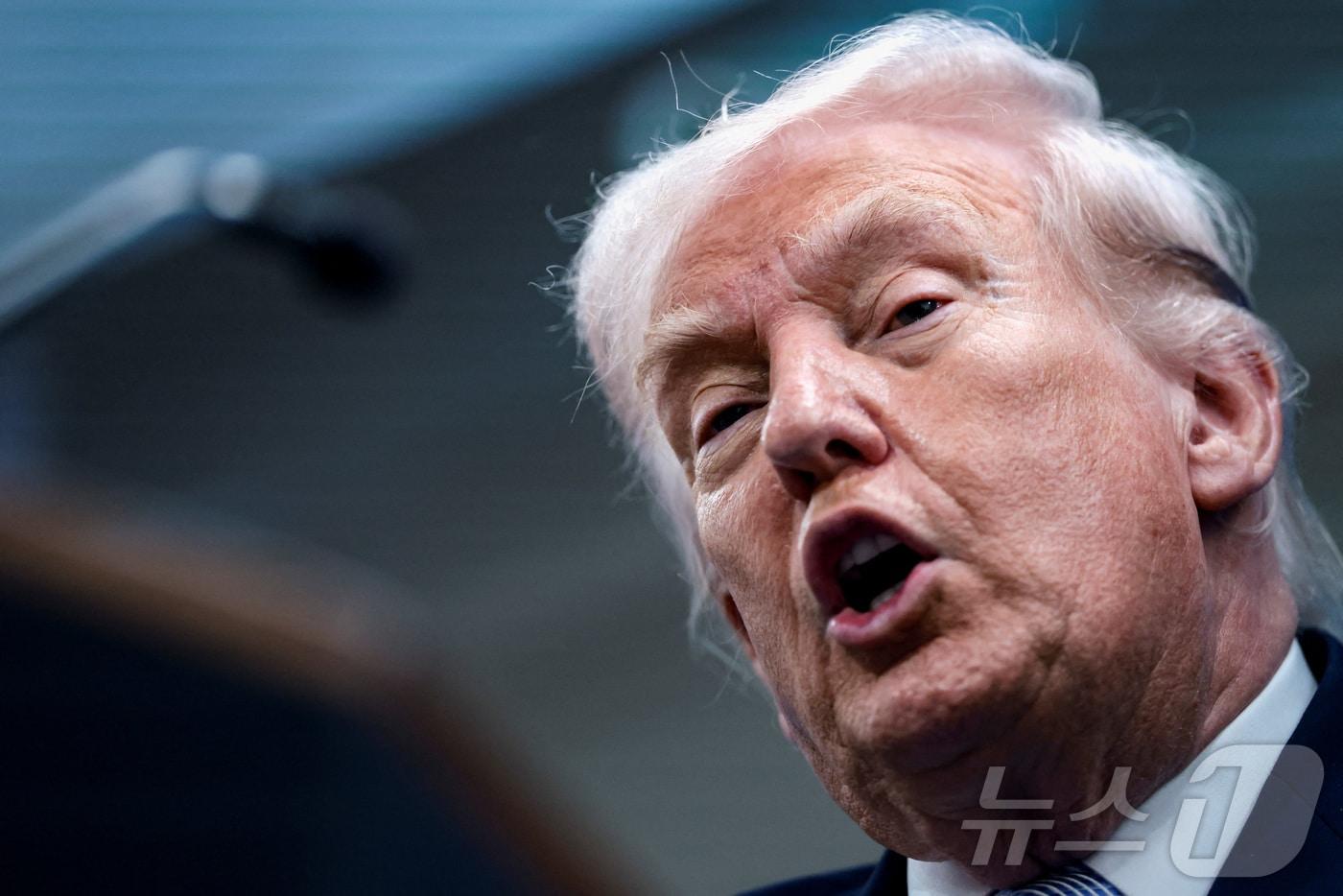 본문 이미지 - 도널드 트럼프 미국 대통령이 6일(현지시간) 워싱턴DC 백악관 제임스 S. 브래디 기자회견실에서 연설을 하고 있다. 2026.4.6 ⓒ 로이터=뉴스1