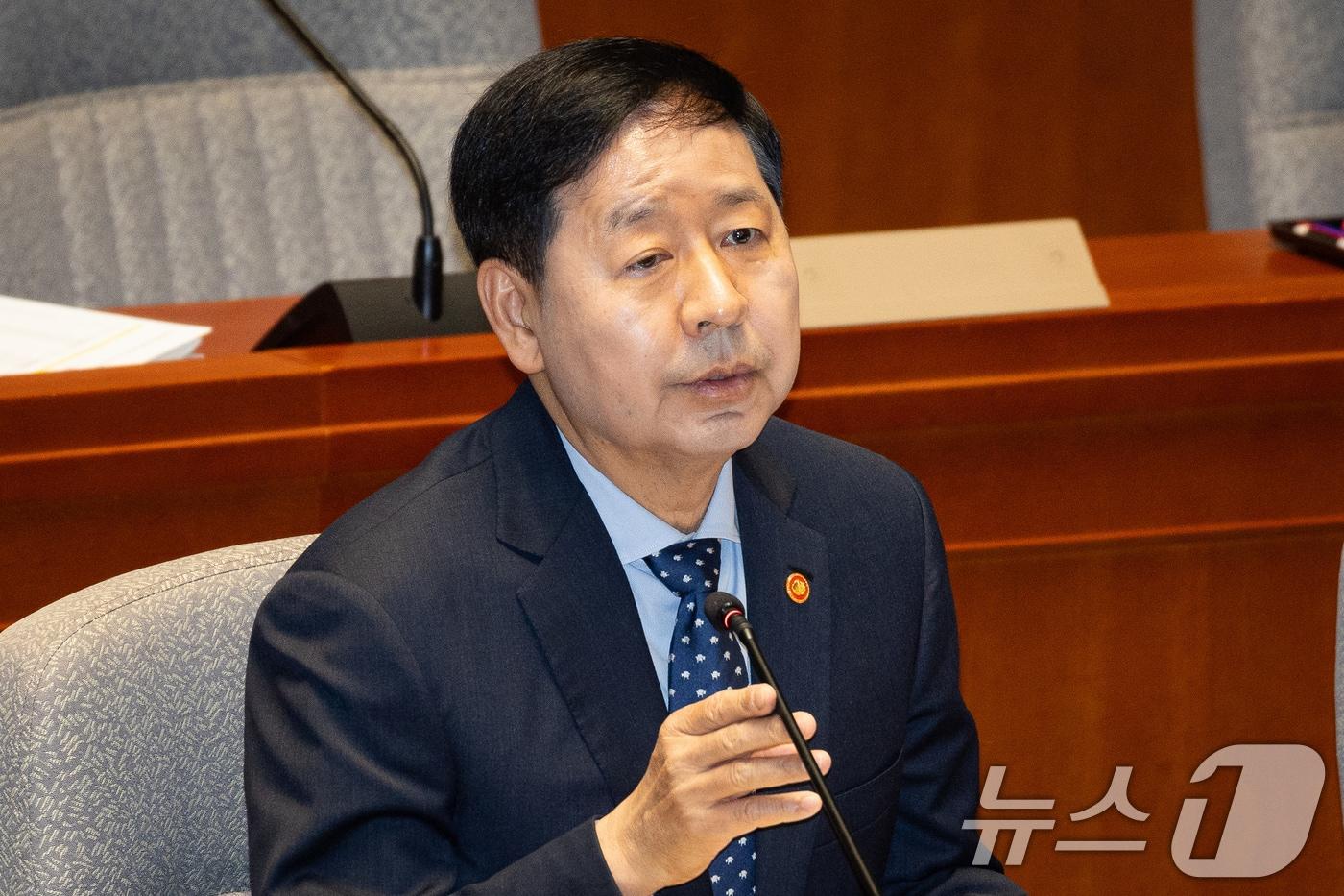 본문 이미지 - 구윤철 부총리 겸 재정경제부 장관이 7일 서울 여의도 국회에서 열린 제434회 국회(임시회) 예산결산특별위원회 제1차 전체회의에서 의원 질의에 답하고 있다. 2026.4.7 ⓒ 뉴스1 유승관 기자