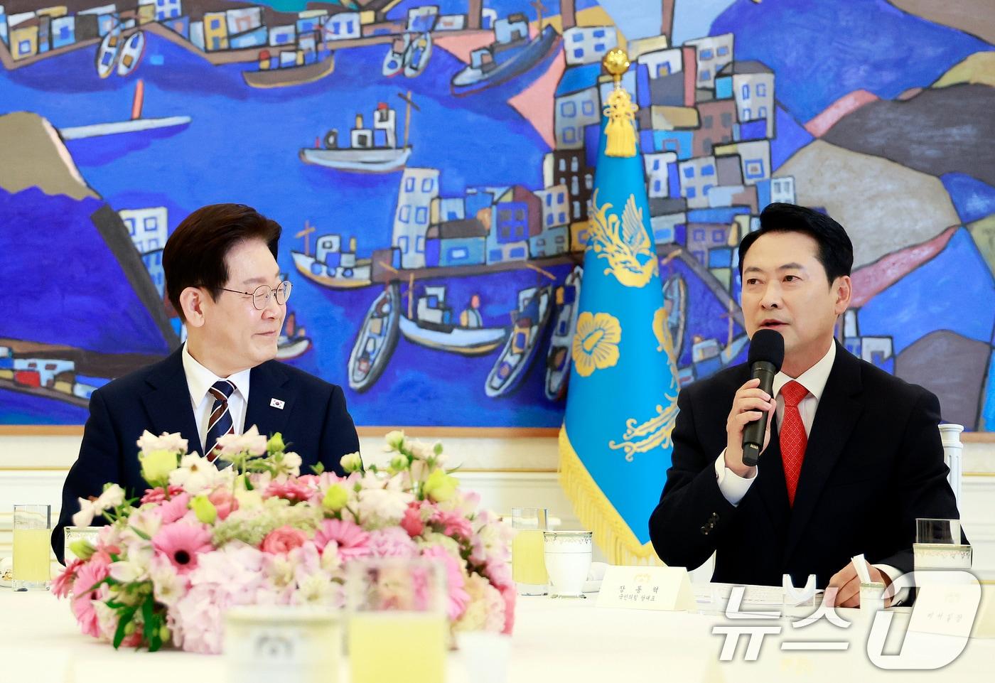 본문 이미지 - 장동혁 국민의힘 대표가 전날(7일) 청와대에서 열린 여야정 민생경제협의체 회담 및 오찬에서 발언하고 있다. (청와대통신사진기자단) 2026.4.7 ⓒ 뉴스1 이재명 기자