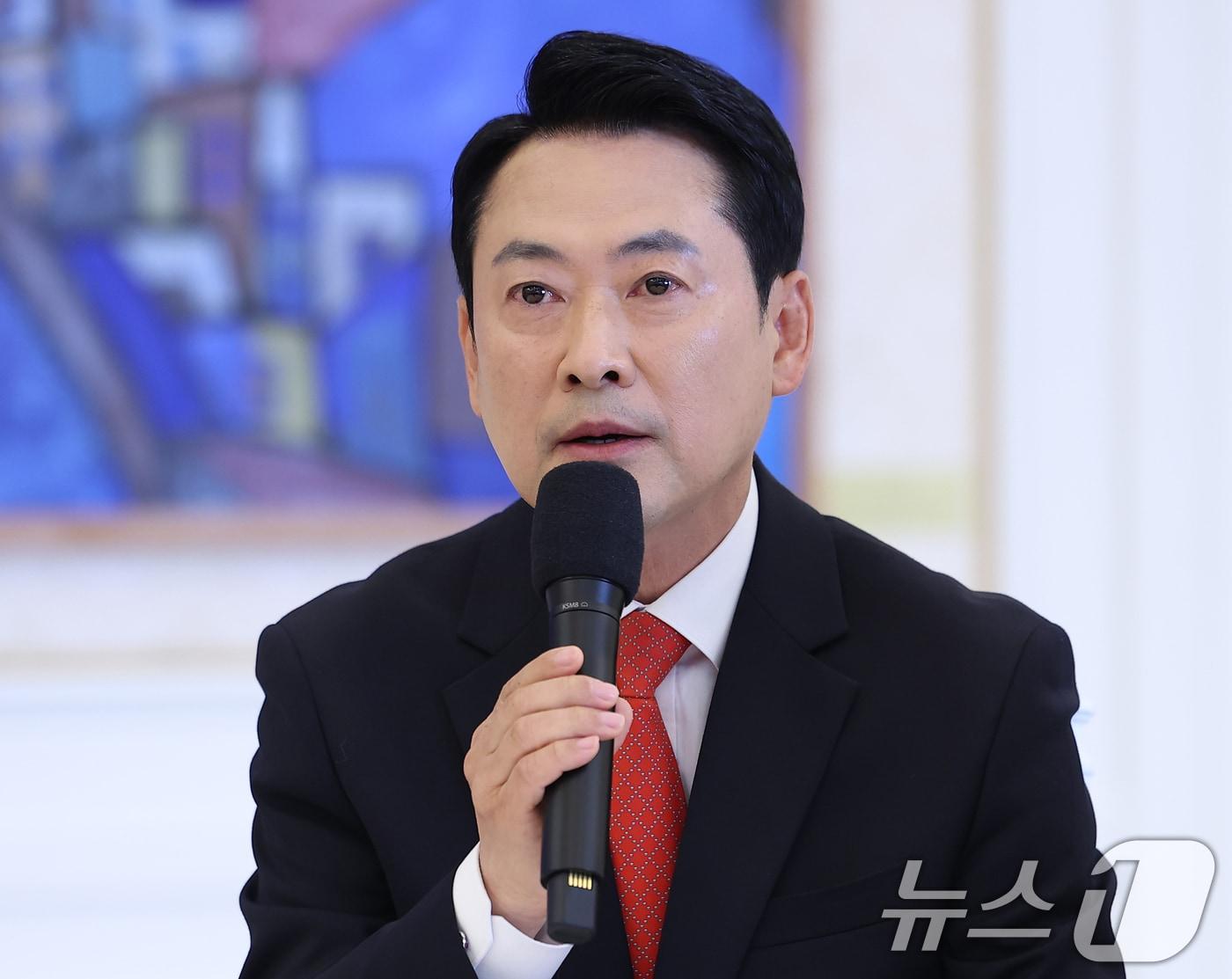 본문 이미지 - 장동혁 국민의힘 대표가 7일 청와대에서 열린 여야정 민생경제협의체 회담 및 오찬에서 발언하고 있다. (청와대통신사진기자단) 2026.4.7 ⓒ 뉴스1 이재명 기자