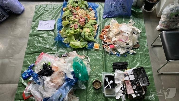 본문 이미지 - 광주 동구 동명동 일대에 버려진 종량제 봉투 파봉 모습. (광주환경운동연합 제공. 재판매 및 DB 금지) 2026.4.7 