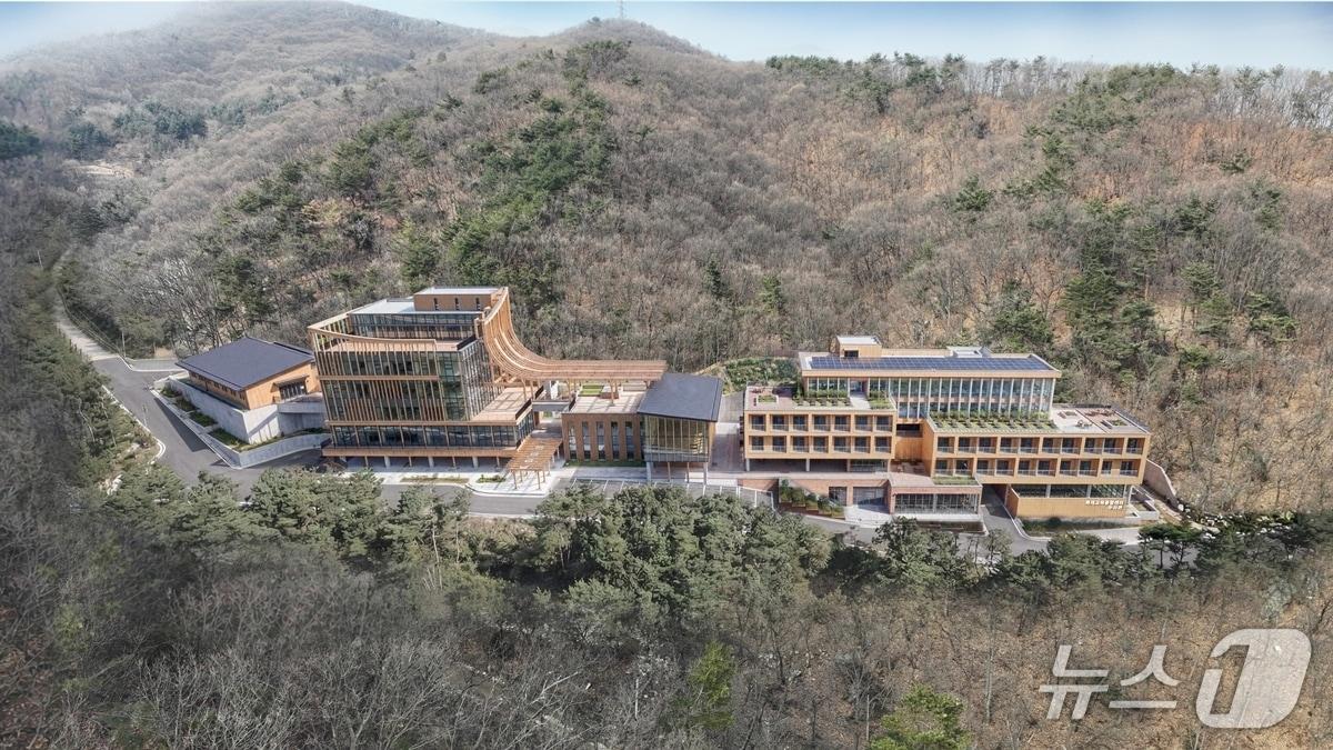 본문 이미지 - 경기 광주시가 내년 완공을 목표로 건립하고 있는 목재 교육종합센터 조감도.(광주시 제공)