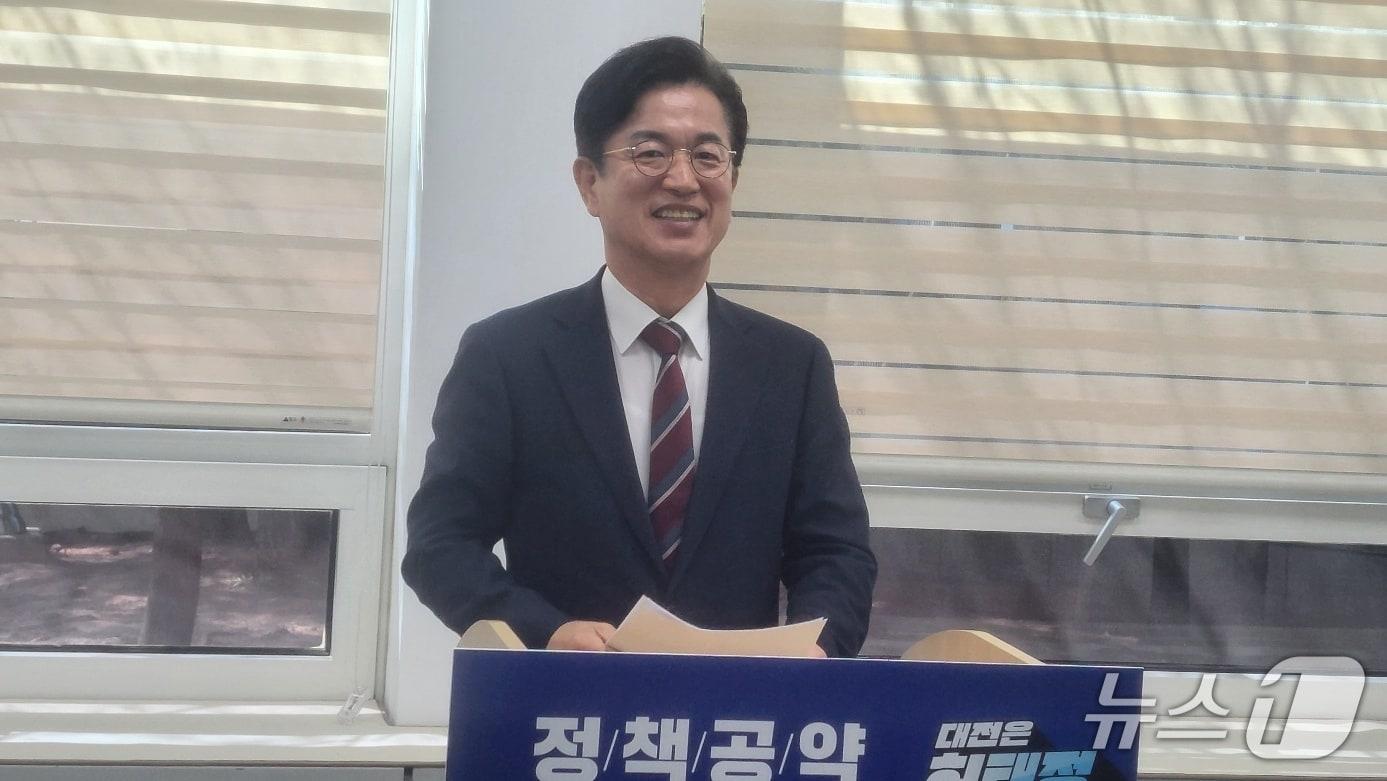 본문 이미지 - 더불어민주당 허태정 대전시장 경선 후보가 7일 오후 시의회 기자실에서 회견을 하고 있다. (박종명 기자) / 뉴스1