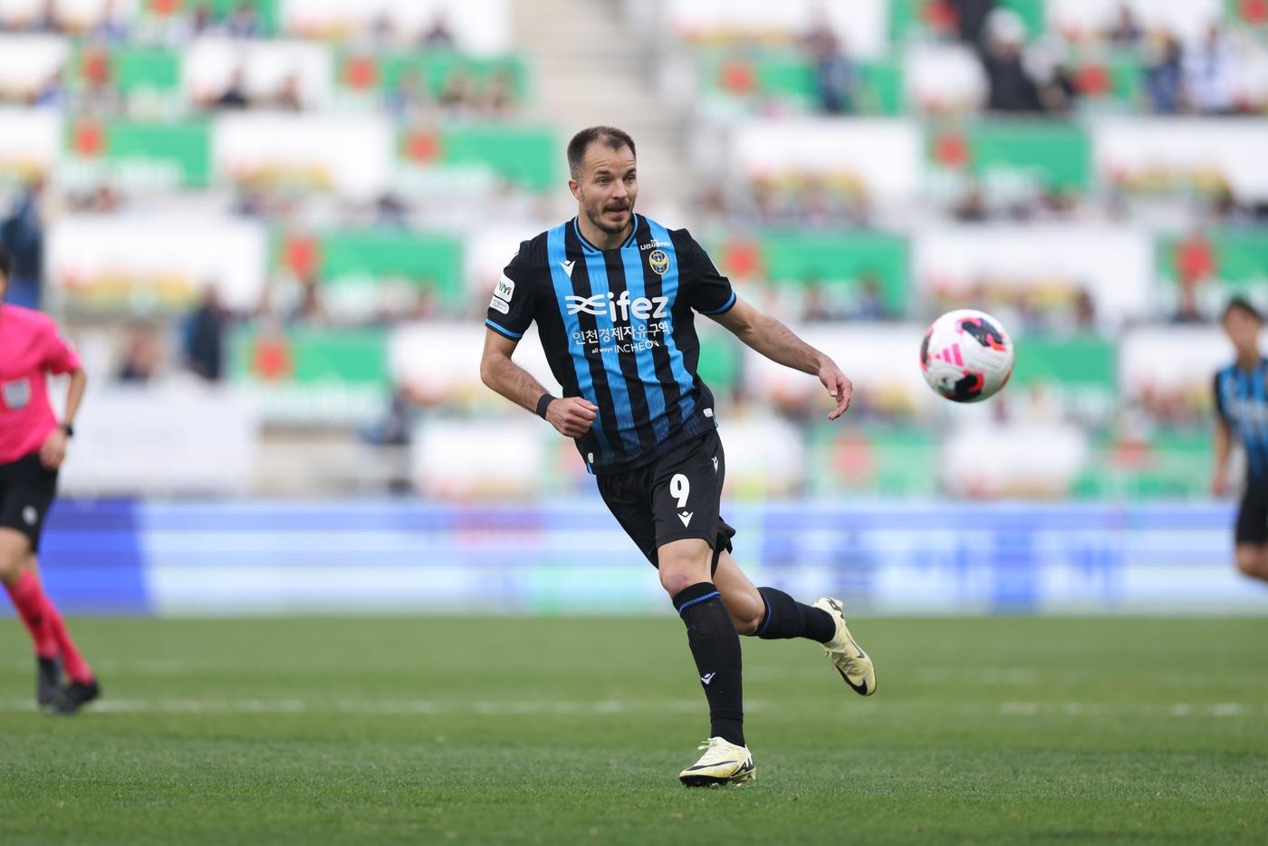 본문 이미지 - 인천 유나이티드 공격수 무고사. (한국프로축구연맹 제공)