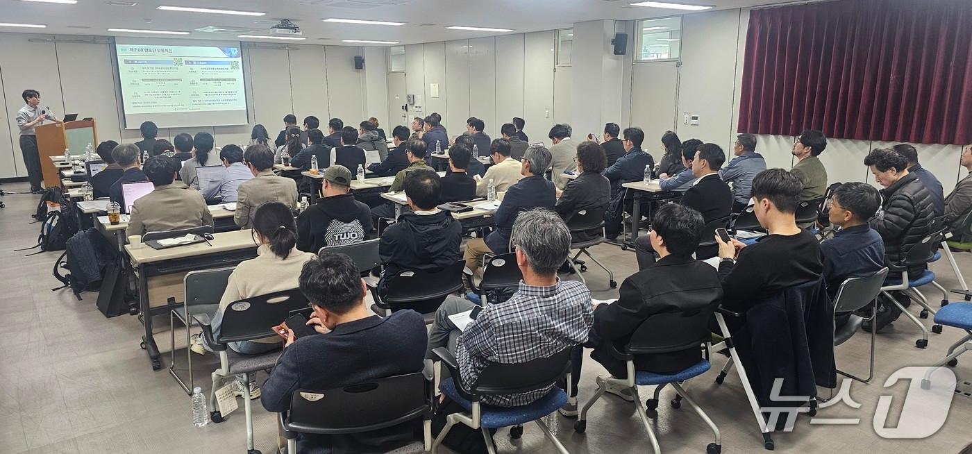 본문 이미지 - 2026년 스마트공장 보급·확산사업 설명회가 엄궁단지 114호에서 진행되고 있다.(부산테크노파크 제공. 재판매 및 DB금지)