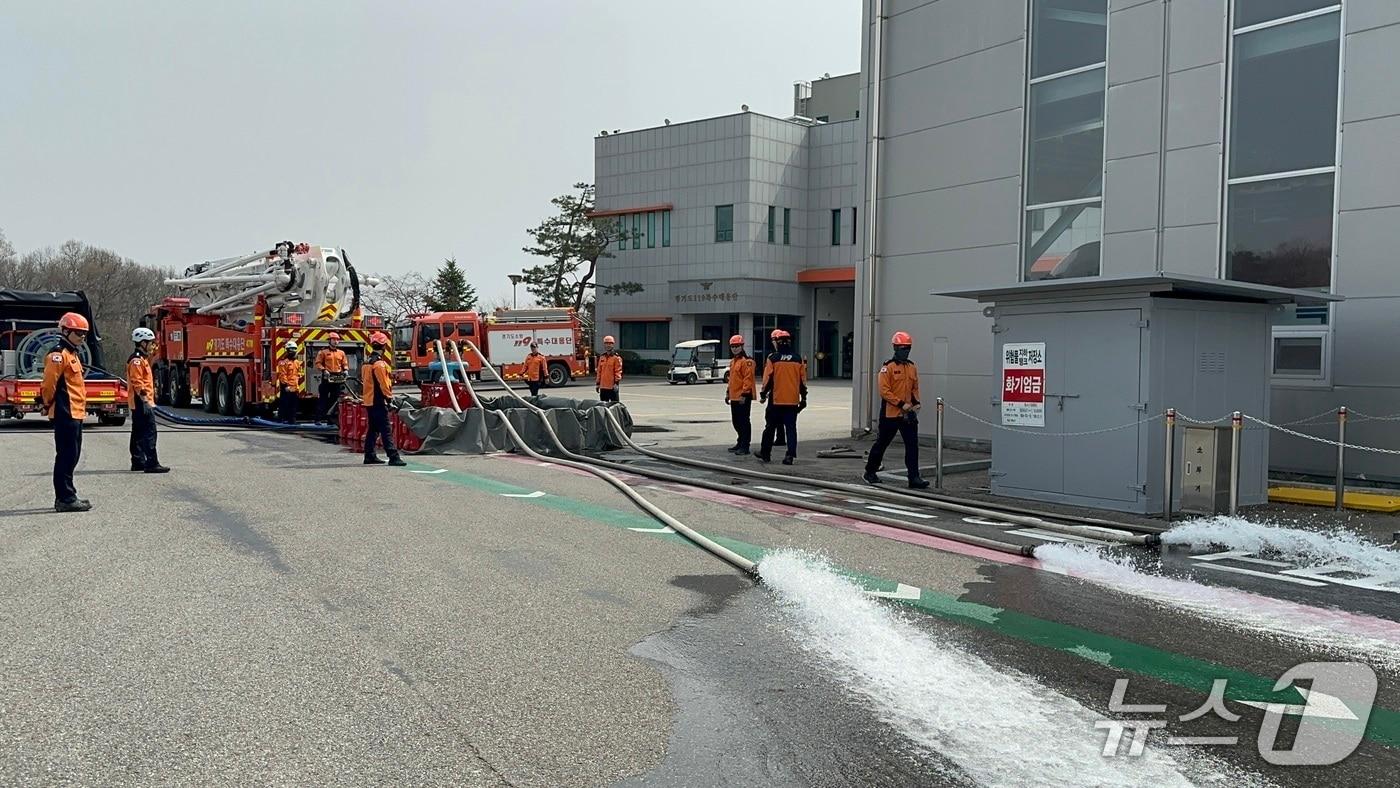 본문 이미지 - 경기도소방재난본부 수방장비 및 실전 대응훈련. (경기소방 제공. 재판매 및 DB 금지) 2026.4.8/뉴스1 