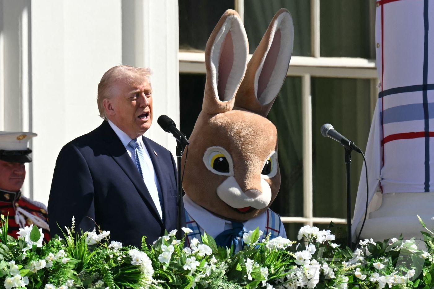 본문 이미지 - 6일(현지시간) 백악관에서 열린 부활절 달걀 굴리기 행사에서 도널드 트럼프 미국 대통령이 연설하고 있다. 2026.04.06. ⓒ AFP=뉴스1