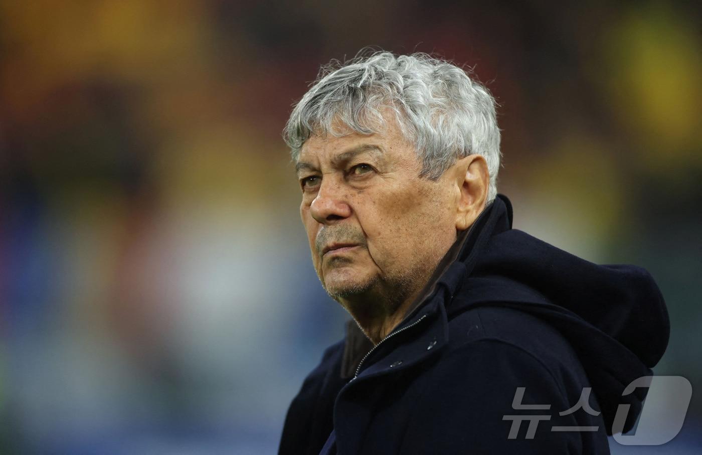 본문 이미지 - 미르체아 루체스쿠 루마니아 축구대표팀 감독. ⓒ 로이터=뉴스1