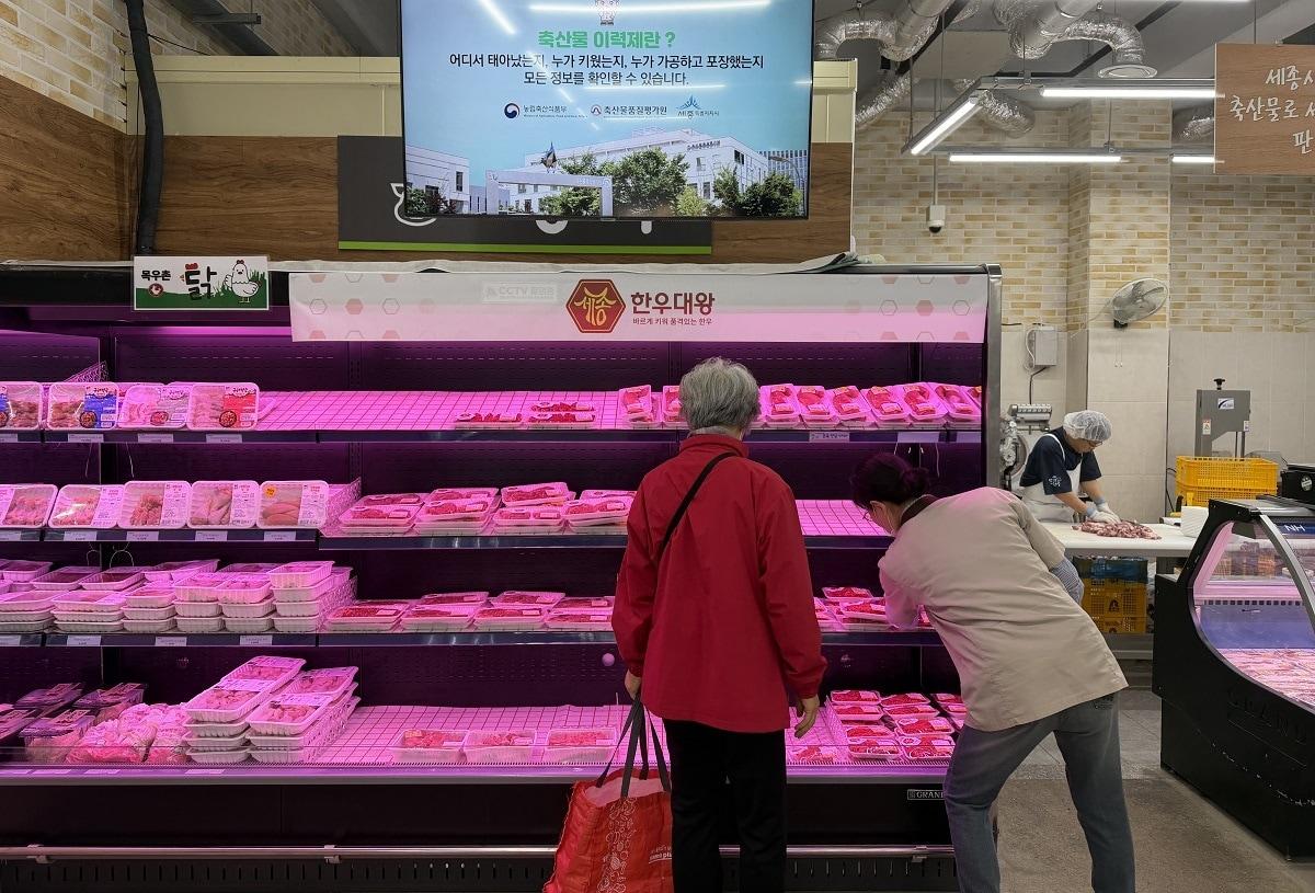 본문 이미지 - 싱싱장터 새롬점 세종한우대왕 출시 기념행사. (세종시 제공. 재판매 및 DB 금지)