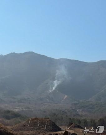 본문 이미지 - 강원 양구 국토정앙면 죽리 산불 현장.(강원도소방본부 제공, 재판매 및 DB금지)