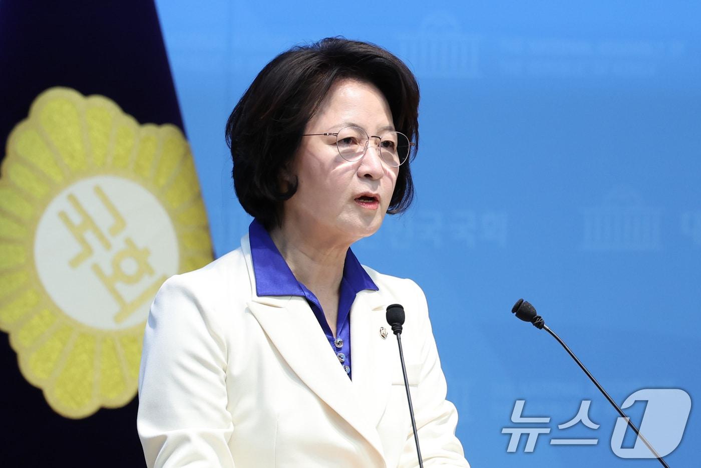 본문 이미지 - 더불어민주당 6·3 지방선거 경기도지사 후보로 확정된 추미애 의원이 8일 서울 여의도 국회 소통관에서 현안 기자회견을 하고 있다. 2026.4.8 ⓒ 뉴스1 신웅수 기자