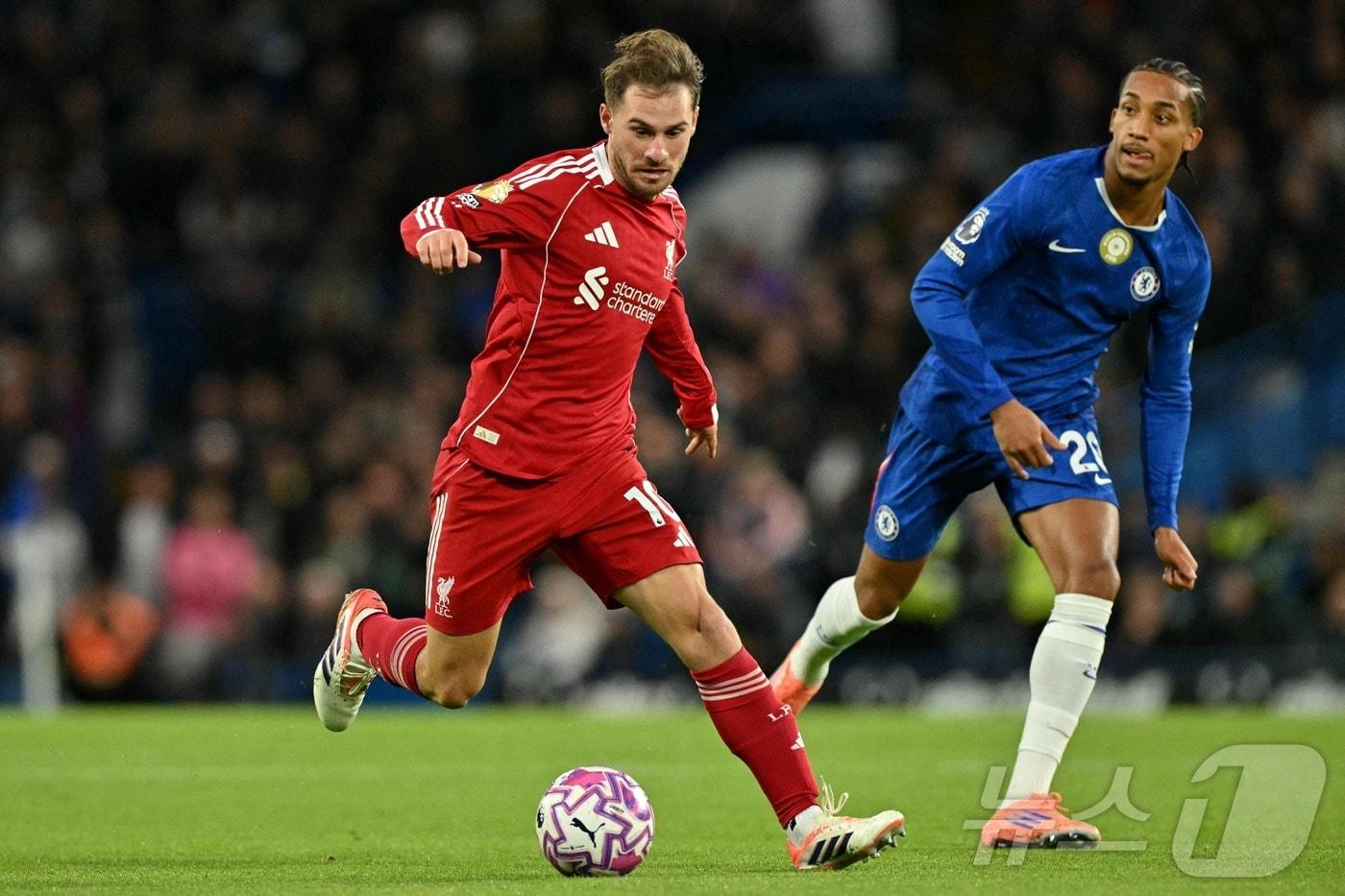 본문 이미지 - 리버풀과 첼시가 유럽축구연맹(UEFA) 챔피언스리그 진출권이 걸린 5위 자리를 두고 치열한 경쟁을 펼치게 됐다. ⓒ AFP=뉴스1