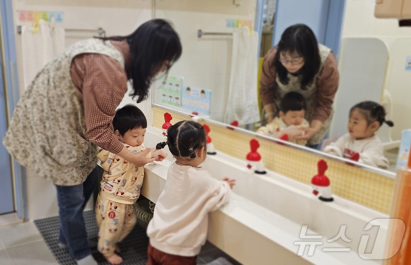 본문 이미지 - 경북도는 8일 총사업비는 173억원을 들여 무상 돌봄 사업 ‘K보듬 6000’을 22개 시군 97개소로 확대해 돌봄 공백 해소에 나선다. /뉴스1