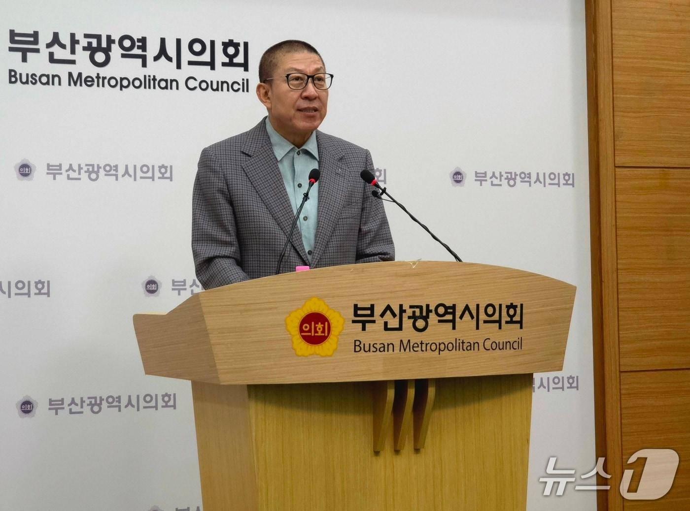 본문 이미지 - 박형준 부산시장이 8일 부산시의회 브리핑룸에서 보수 세력의 결집을 호소하는 기자회견을 하고 있다.2026.4.8 ⓒ 뉴스1 이주현 기자