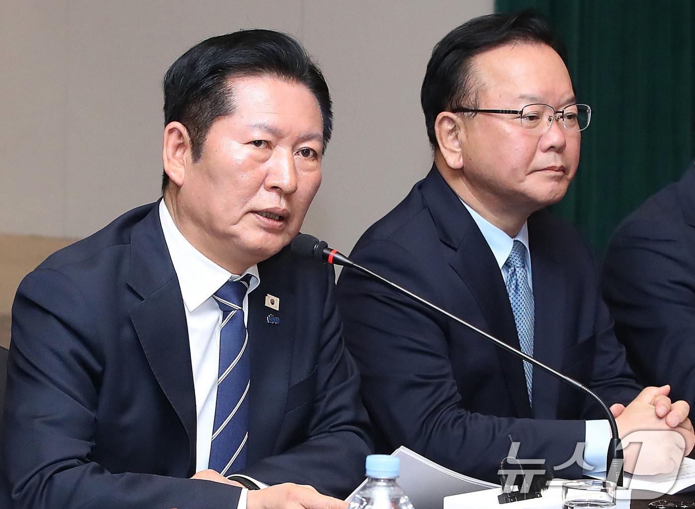 본문 이미지 - 정청래 더불어민주당 대표가 8일 오전 대구 북구 인터불고 엑스코 호텔에서 열린 현장최고위원회의에서 모두발언을 하고 있다. 2026.4.8 ⓒ 뉴스1 공정식 기자