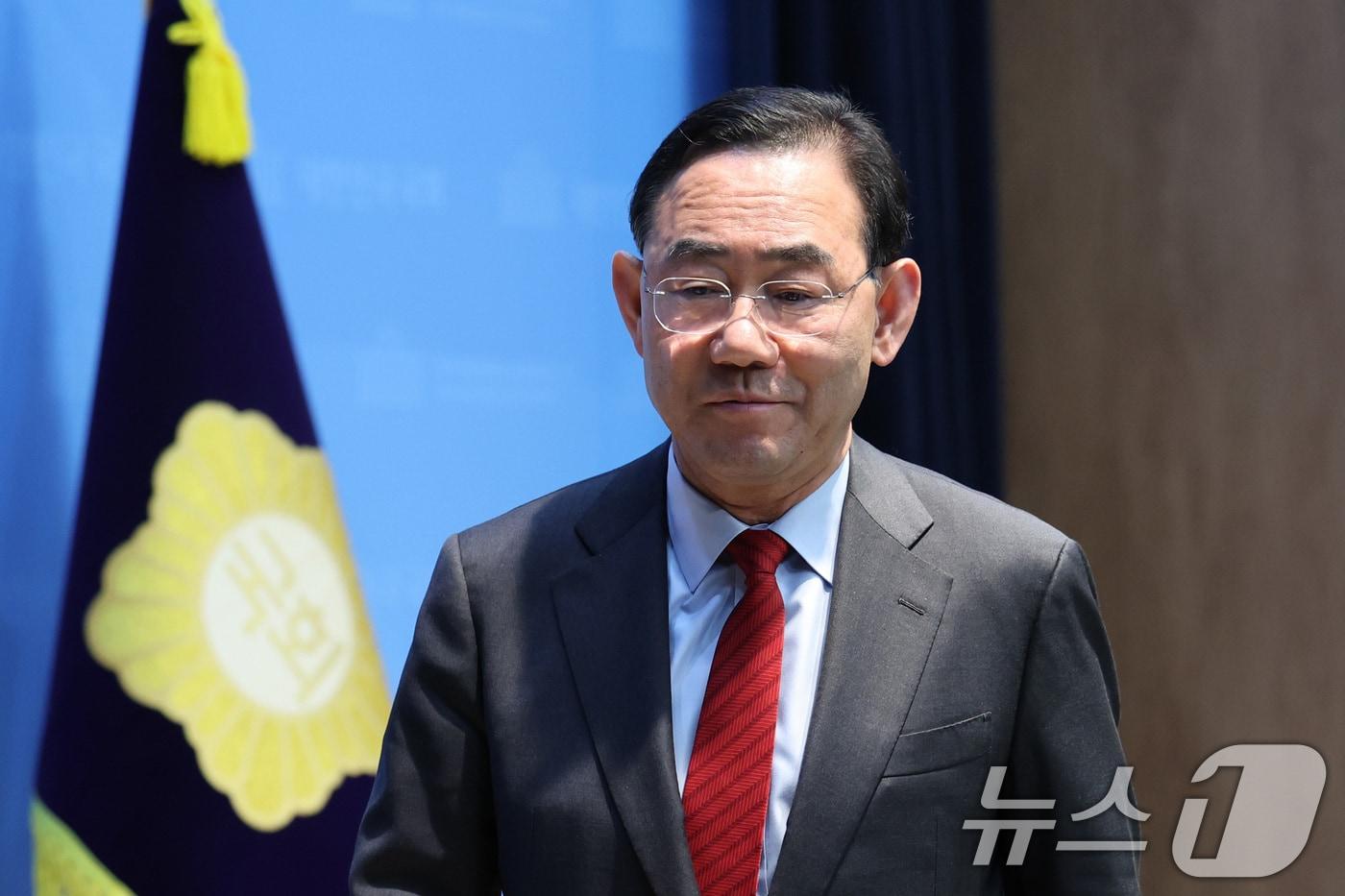 본문 이미지 - 6.3 지방선거 국민의힘 대구시장 경선에서 컷오프(공천 배제)된 주호영 국회부의장이 지난 8일 서울 여의도 국회에서 컷오프 관련 기자회견을 마친 후 소통관을 나서고 있다. 2026.4.8 ⓒ 뉴스1 신웅수 기자