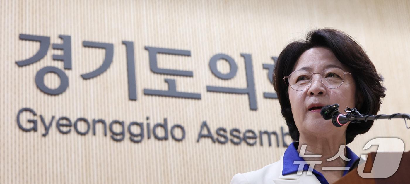 본문 이미지 - 추미애 더불어민주당 경기도지사 후보가 8일 경기 수원시 영통구 경기도의회 브리핑룸에서 도지사 후보 확정 관련 기자회견을 하고 있다. 2026.4.8 ⓒ 뉴스1 김영운 기자