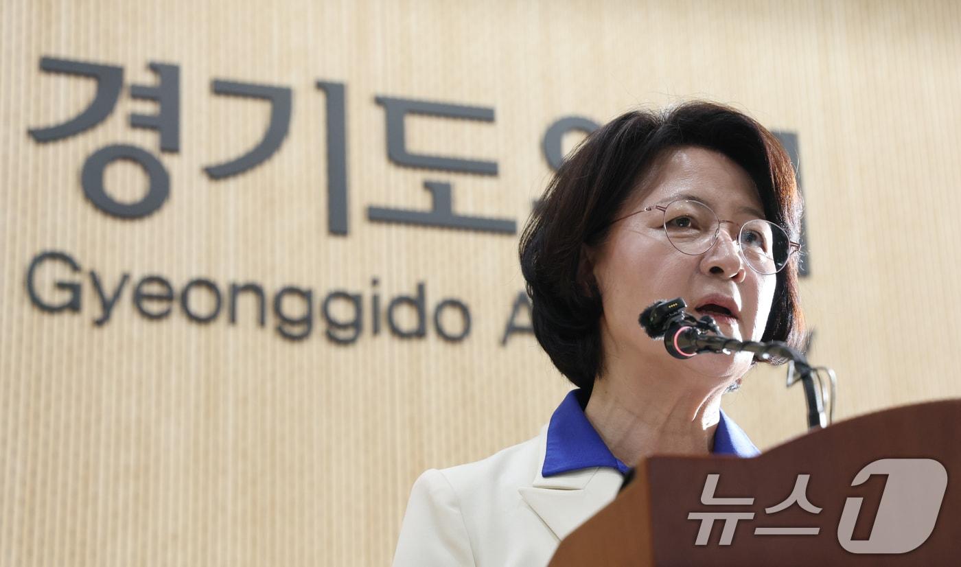 본문 이미지 - 추미애 더불어민주당 경기도지사 후보가 8일 경기 수원시 영통구 경기도의회 브리핑룸에서 도지사 후보 확정 관련 기자회견을 하고 있다. 2026.4.8 ⓒ 뉴스1 김영운 기자