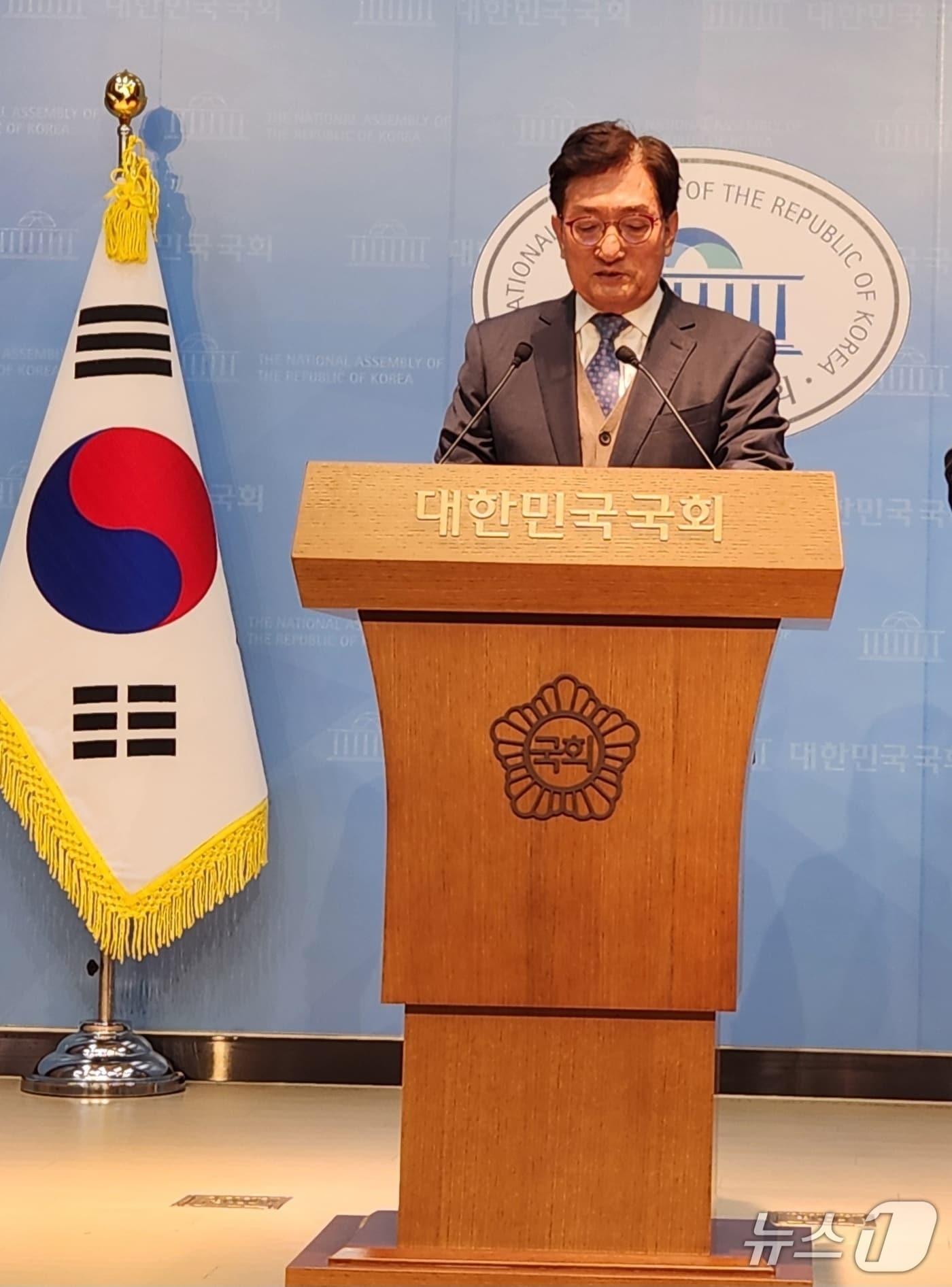 본문 이미지 - 더불어민주당 충북지사 경선에서 패한 노영민 전 대통령 비서실장이 8일 국회에서 재심 신청과 관련한 입장을 밝히고 있다. (캠프 제공. 재판매 및 DB금지)