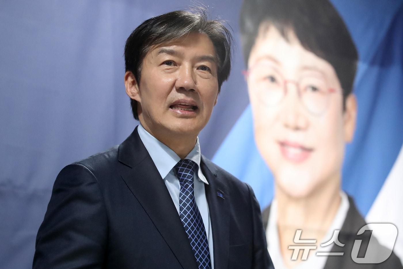 본문 이미지 - 조국 조국혁신당 대표가 8일 오후 대구 동구 신암동 6·3 지방선거 정한숙 대구 동구청장 예비후보 선거사무소 개소식에 참석해 인사말을 하고 있다. 2026.4.8 ⓒ 뉴스1 공정식 기자