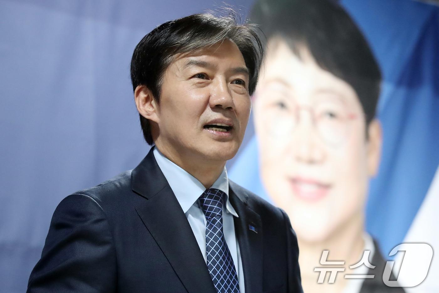 본문 이미지 - 조국 조국혁신당 대표가 8일 오후 대구 동구 신암동 6·3 지방선거 정한숙 대구 동구청장 예비후보 선거사무소 개소식에 참석해 인사말을 하고 있다. 2026.4.8 ⓒ 뉴스1 공정식 기자