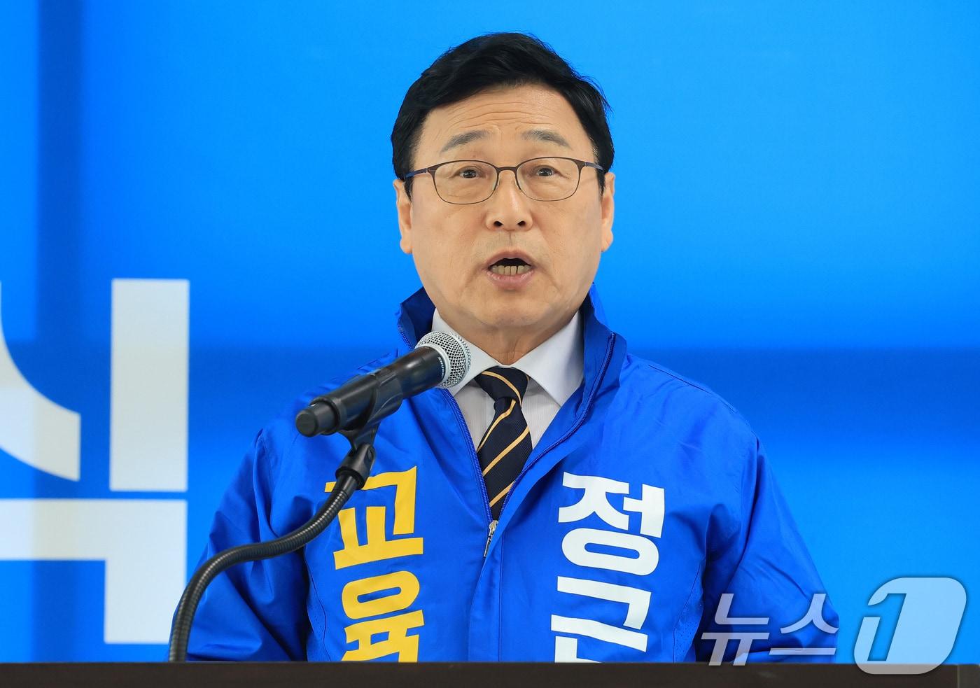 본문 이미지 - 정근식 서울시교육감 후보가 8일 서울 종로구에 위치한 선거사무실에서 제9회 전국동시지방선거 서울시교육감 출마선언을 하고 있다. 2026.4.8 ⓒ 뉴스1 임세영 기자