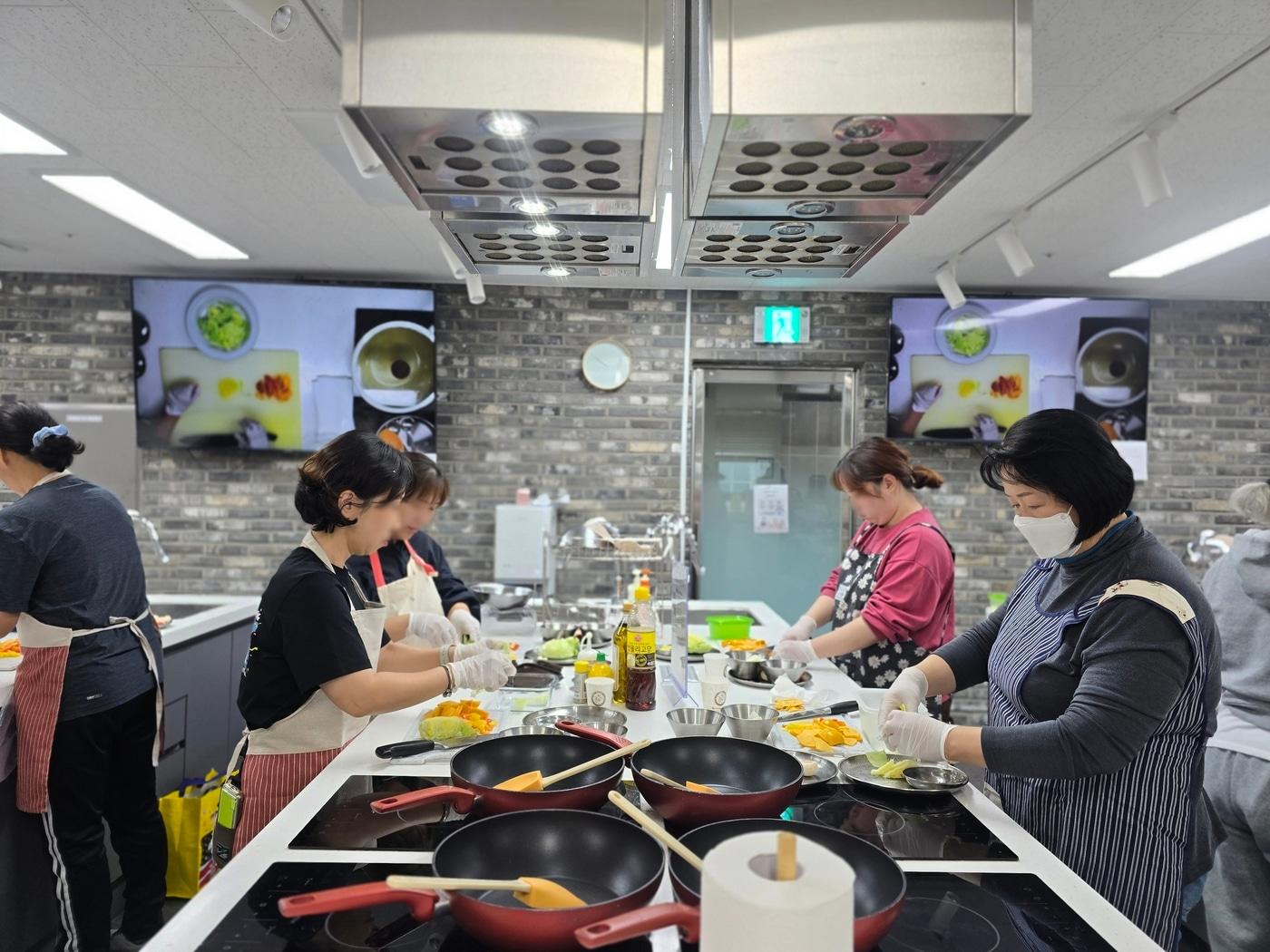 본문 이미지 - 더바른식탁 조리실습(노원구 제공)