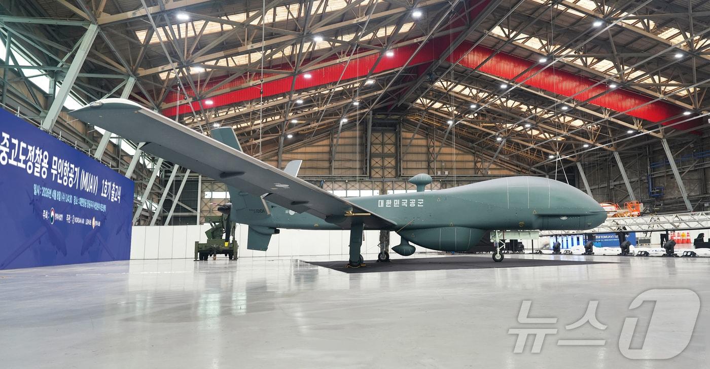 본문 이미지 - 대한항공은 8일 부산 강서구 대한항공 테크센터에서 중고도 정찰용 무인항공기(MUAV) 양산 1호기 출고기념식을 개최했다고 밝혔다. 사진은 중고도 정찰용 무인항공기(MUAV) 양산 1호기의 모습. (대한항공 제공. 재판매 및 DB 금지) 2026.4.8 ⓒ 뉴스1